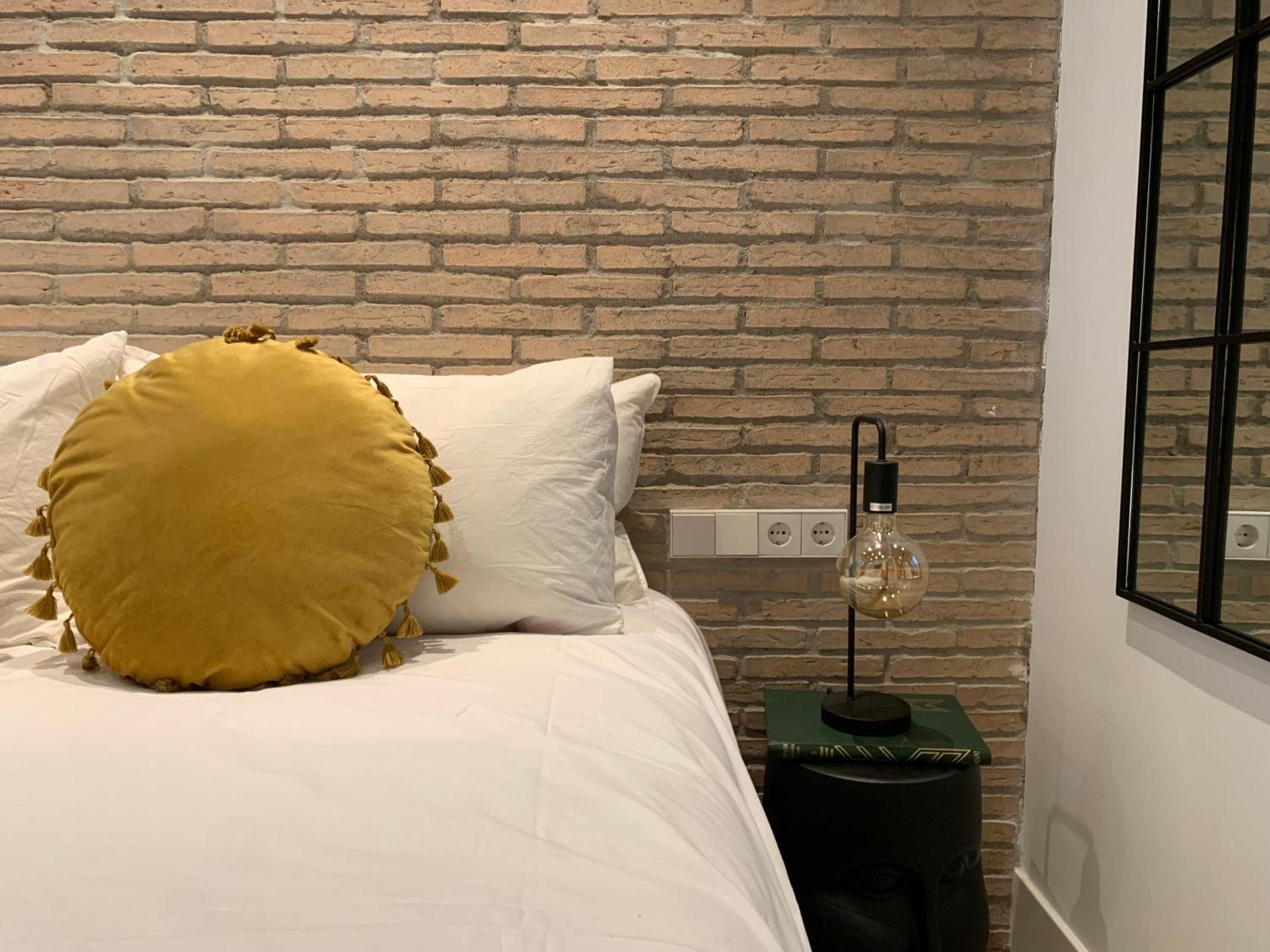 ולנסיה La Reina Beach Rooms מראה חיצוני תמונה