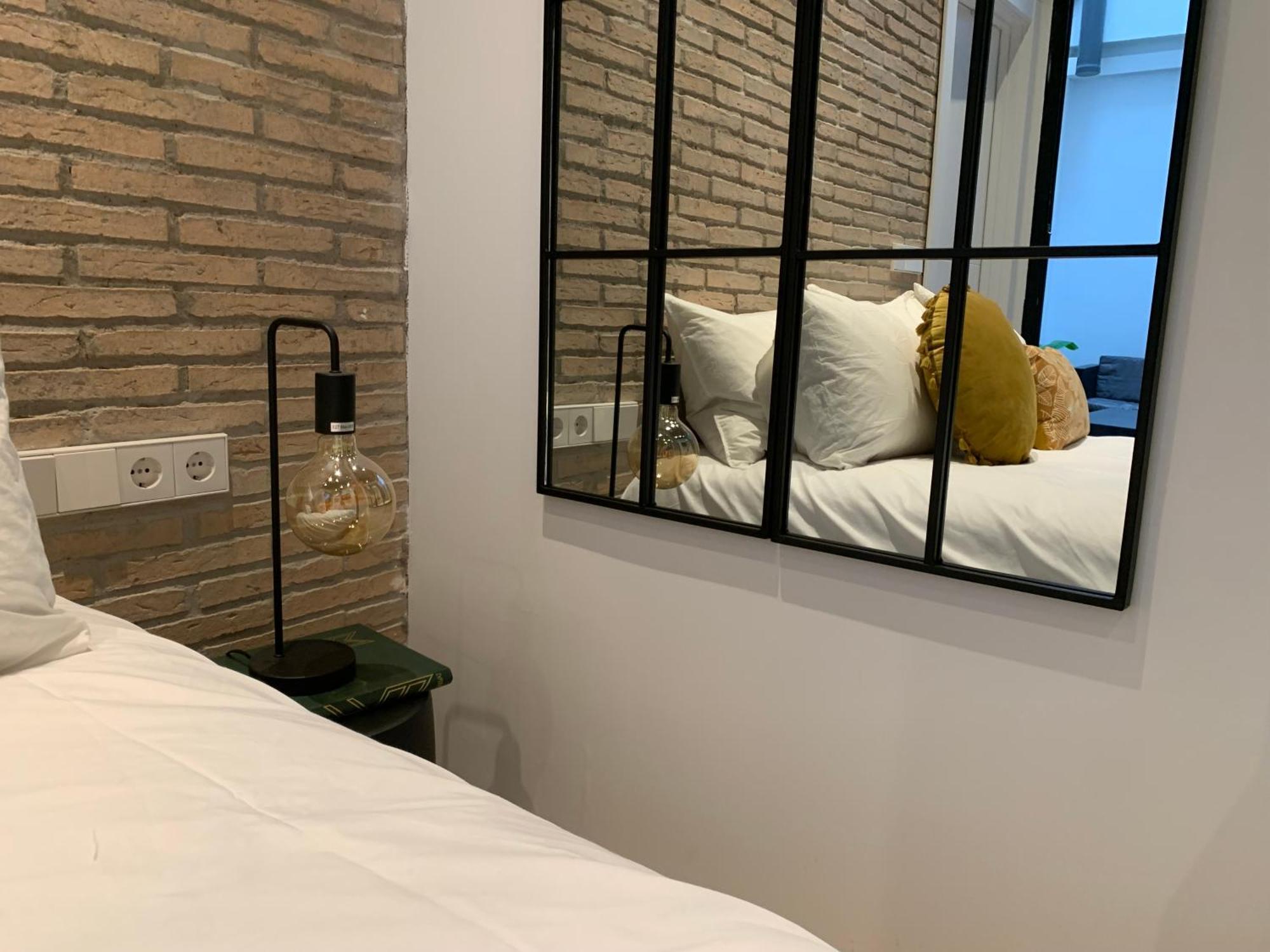 ולנסיה La Reina Beach Rooms מראה חיצוני תמונה