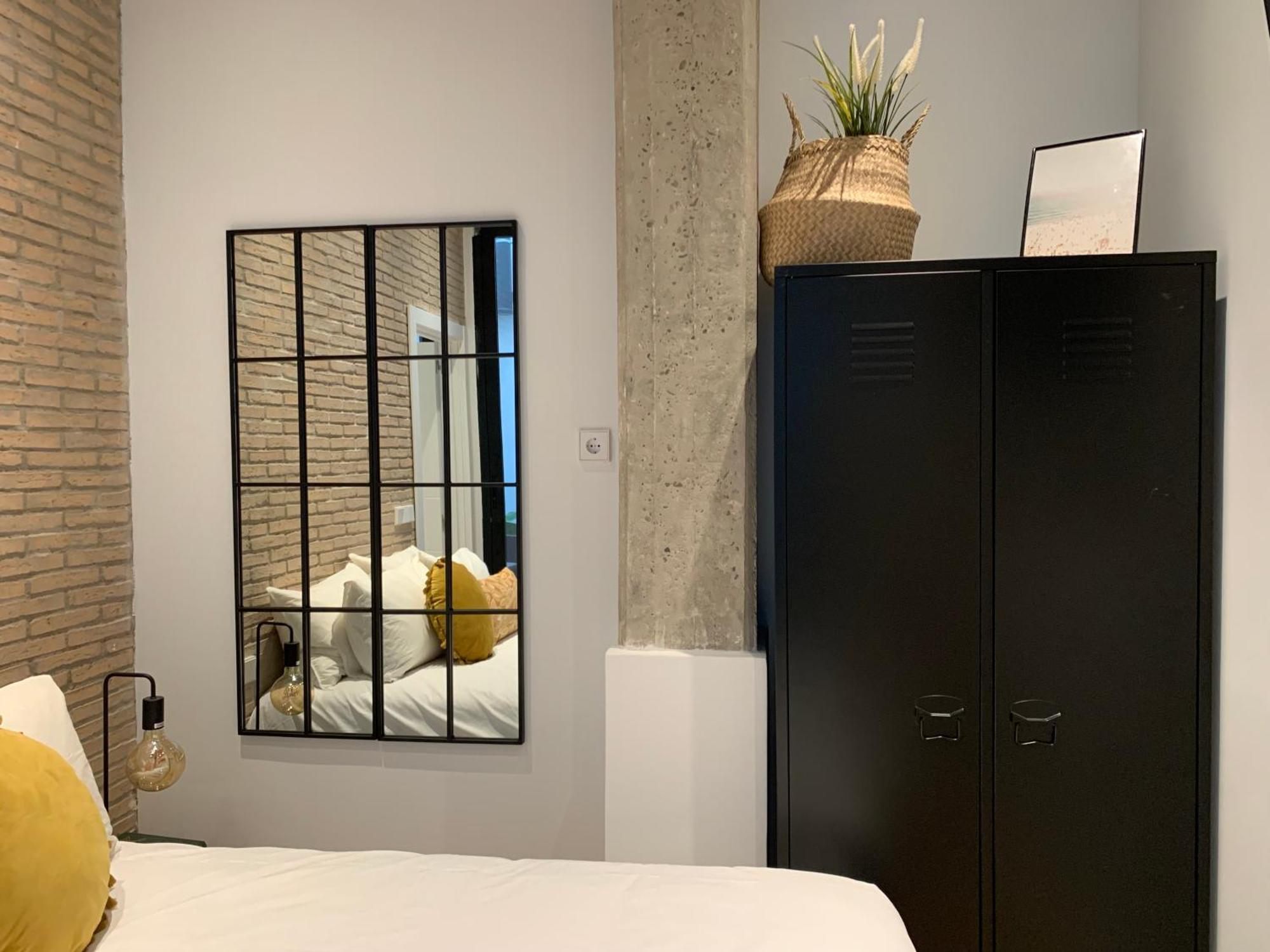 ולנסיה La Reina Beach Rooms מראה חיצוני תמונה